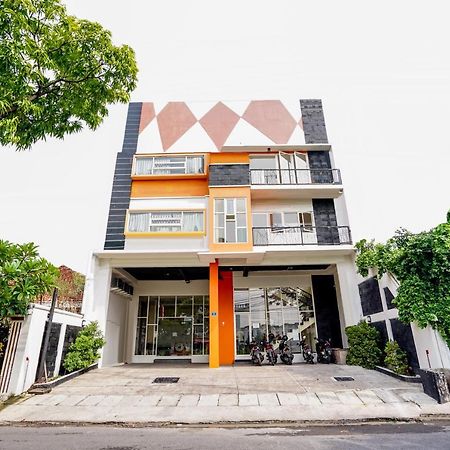 Pratisarawirya Guesthouse By Ecommerceloka Surabaia Exterior foto