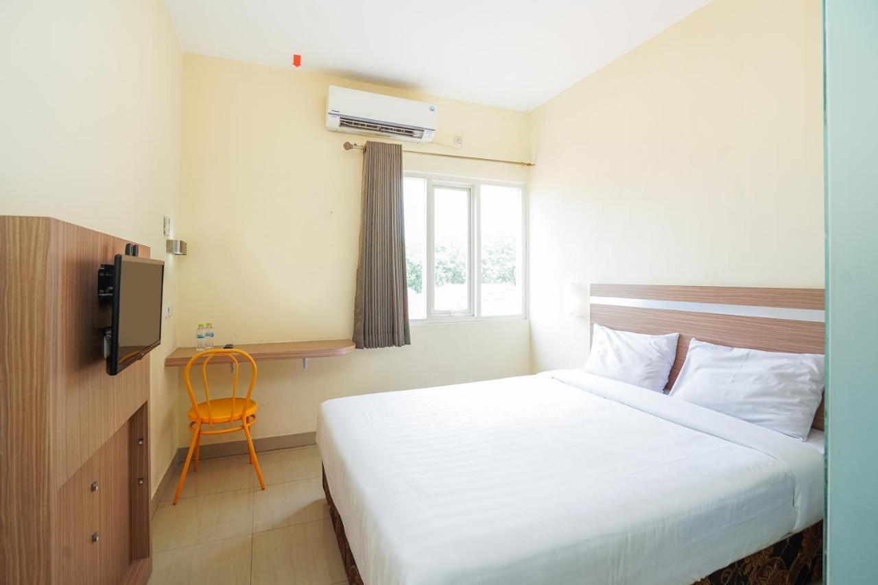 Pratisarawirya Guesthouse By Ecommerceloka Surabaia Exterior foto