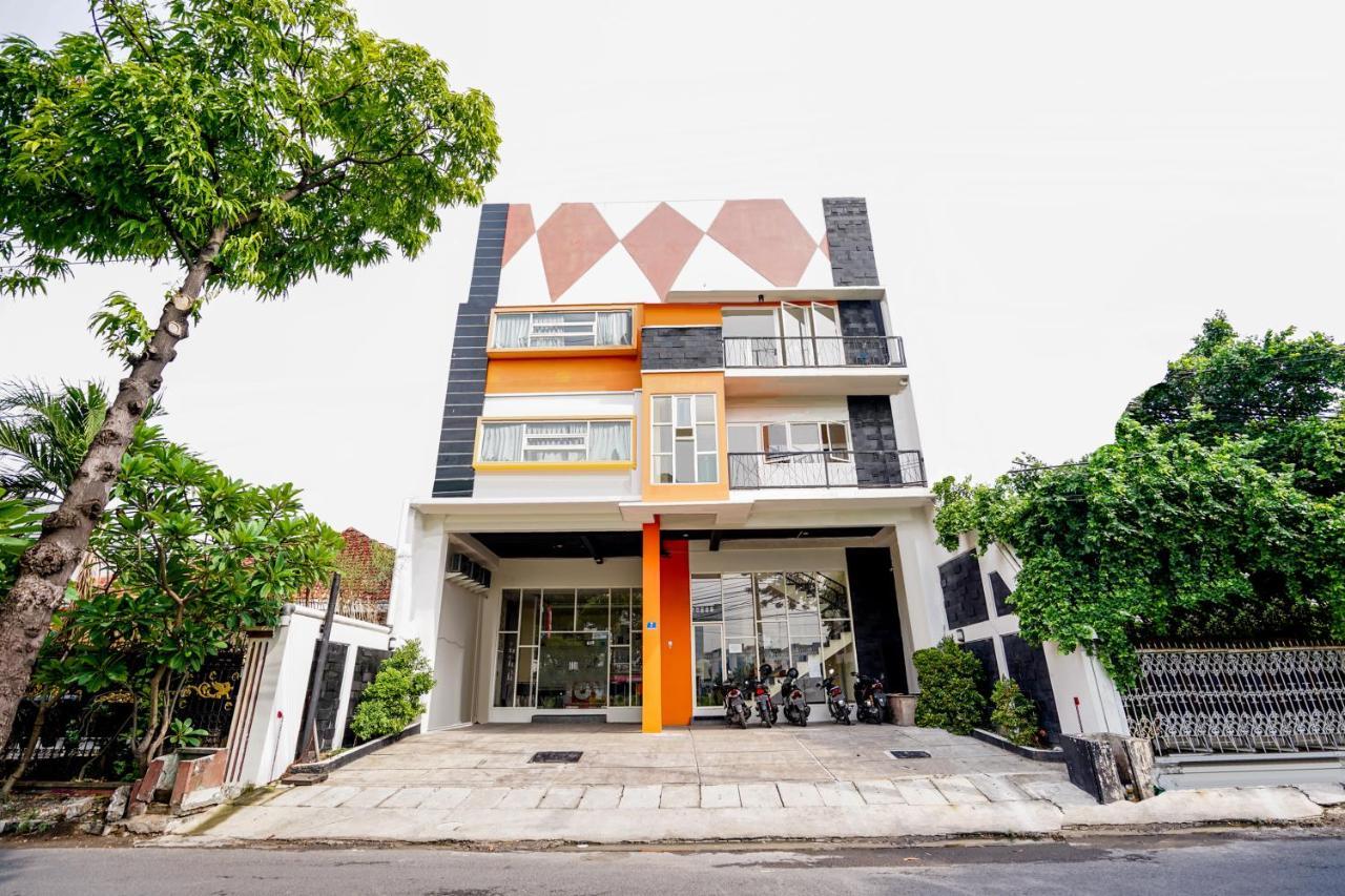 Pratisarawirya Guesthouse By Ecommerceloka Surabaia Exterior foto