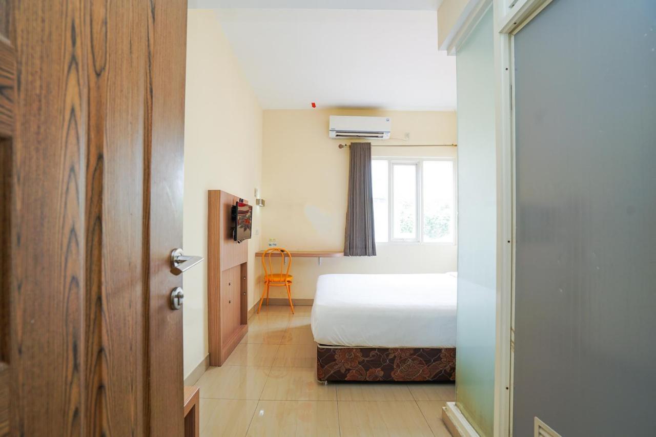Pratisarawirya Guesthouse By Ecommerceloka Surabaia Exterior foto